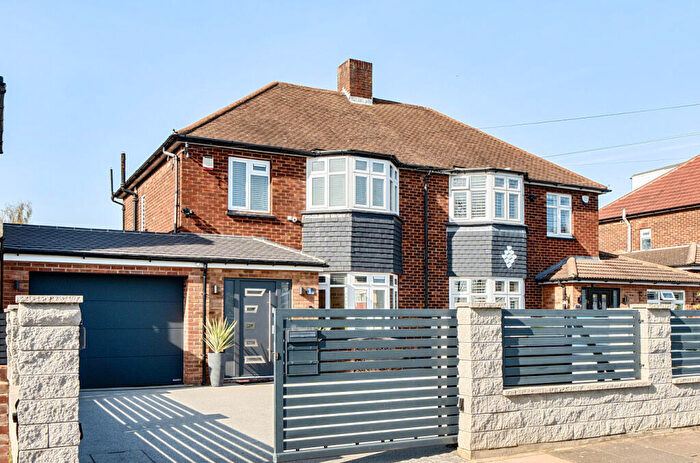 4 Bedroom Semi Detached House For Sale In Broad Walk, Blackheath, Kidbrooke, London, SE3