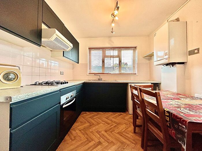 1 Bedroom Flat To Rent In Woodlands Road, London, E17