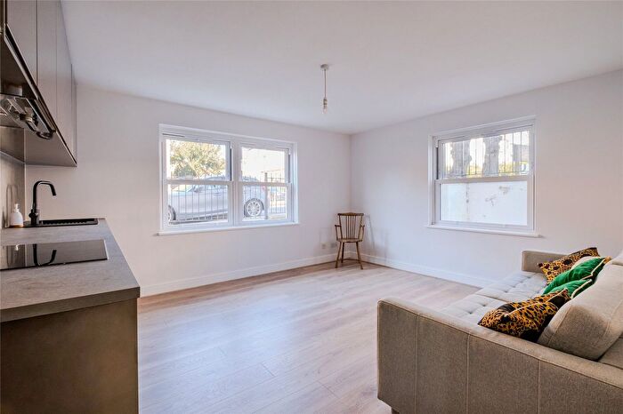 2 Bedroom Flat For Sale In Leigham Avenue, London, SW16