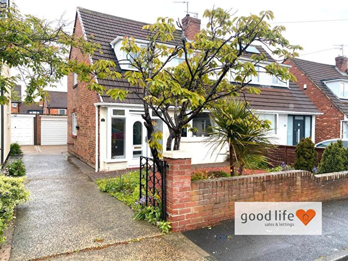 3 Bedroom Semi-Detached House For Sale In Cedarwood Grove, Tunstall, Sunderland, SR2