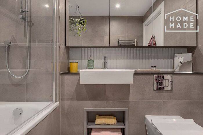 2 Bedroom Flat To Rent In Coppermaker Square, Stratford, E20