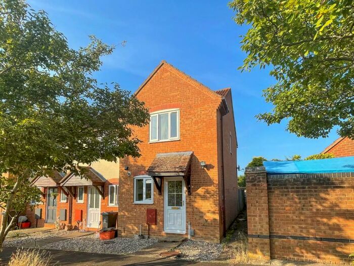 2 Bedroom Terraced House To Rent In Chatsworth Road, Swindon, Wiltshire, SN25