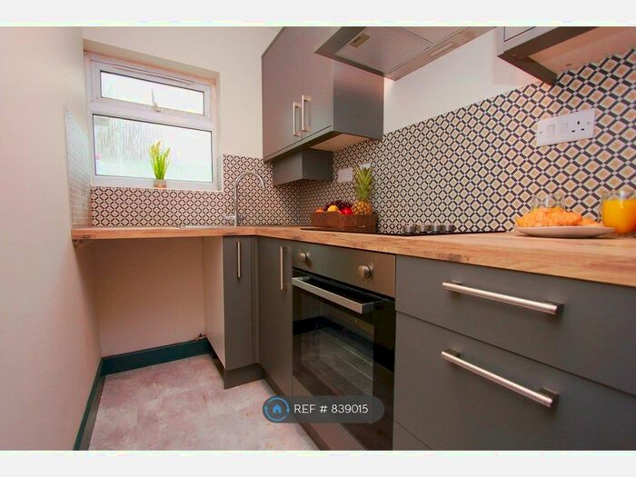 1 Bedroom Flat To Rent In Queens Walk, Peterborough, PE2