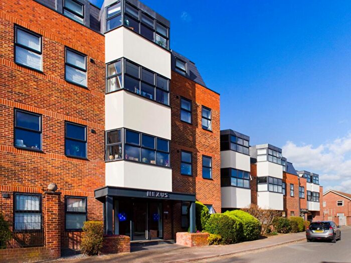 2 Bedroom Apartment For Sale In Chertsey, Surrey, KT16