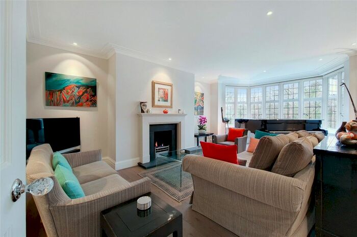 3 Bedroom Flat To Rent In Highlands Heath, Portsmouth Road, London, SW15