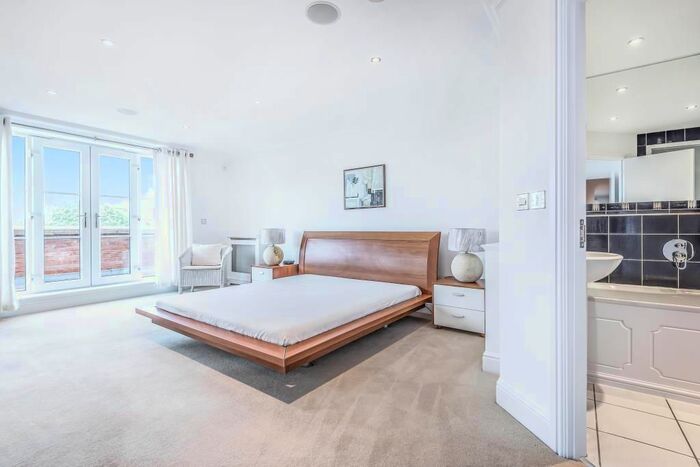 3 Bedroom Flat To Rent In Grand Regency Height, Ascot, SL5