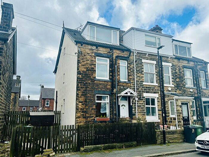 2 Bedroom House For Sale In Rosecliffe Mount, Bramley, LS13