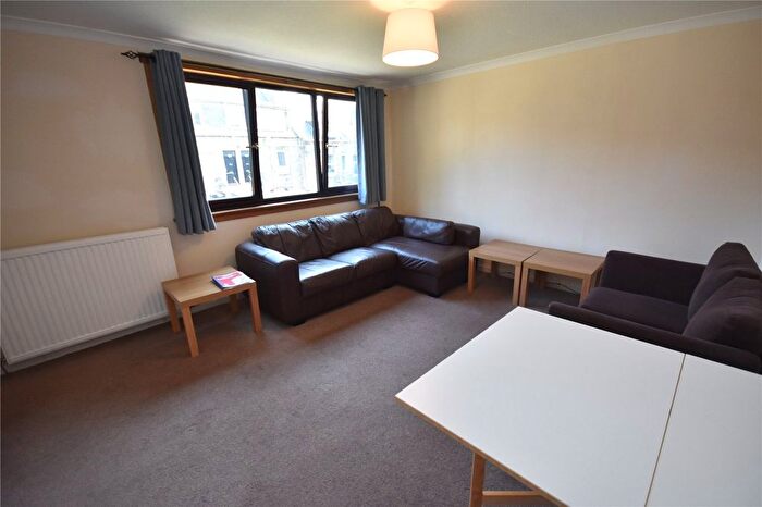 3 Bedroom Flat To Rent In Kintore Place, Rosemount, Aberdeen, AB25