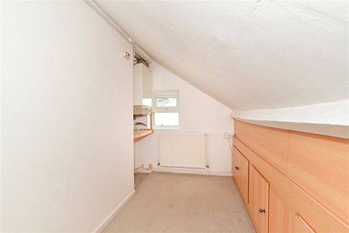 1 Bedroom Flat For Sale In Holmesdale Road, Reigate, Surrey, RH2