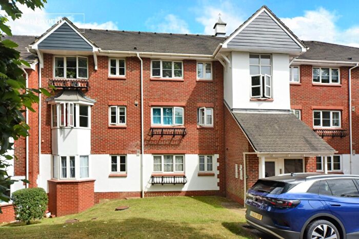 2 Bedroom Apartment For Sale In Autumn Drive, Sutton, SM2