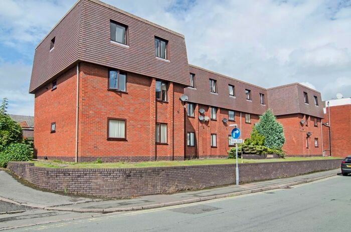 2 Bedroom Flat To Rent In Eskrett Street, Hednesford, Cannock, WS12
