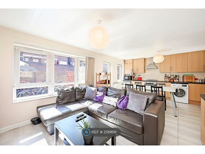 5 Bedroom Flat To Rent In Albany Close, London, N15