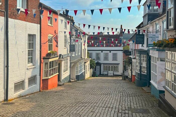 4 Bedroom Town House For Sale In Quay Hill, Lymington, Hampshire, SO41