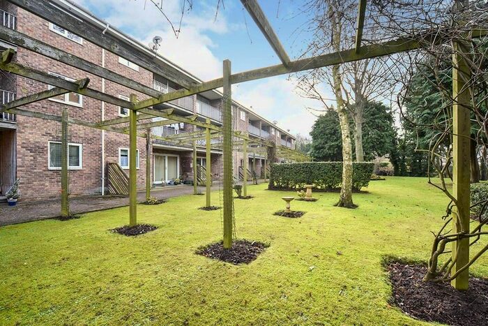 2 Bedroom Flat To Rent In Waters Edge, Beverley Road, Hull, East Riding Of Yorkshi, HU6