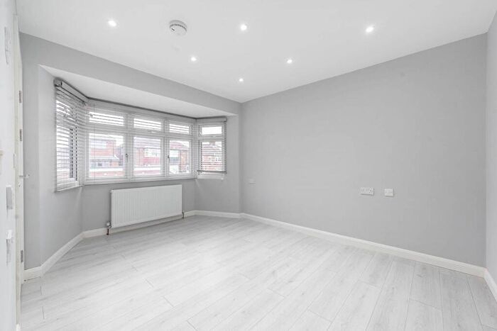 5 Bedroom Semi Detached House To Rent In Bromefield, Stanmore, HA7