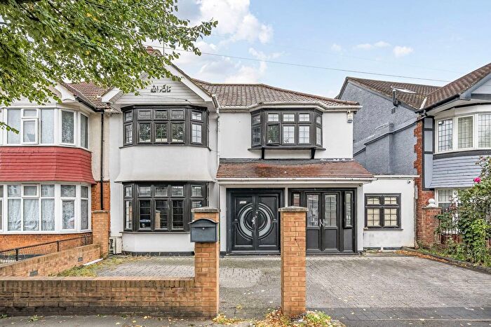 5 Bedroom Semi-Detached House For Sale In Park Avenue North, Willesden Green, London, NW10