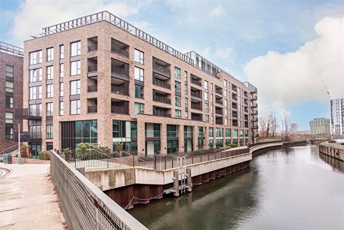 3 Bedroom Flat For Sale In Highland Street, Stratford, E15