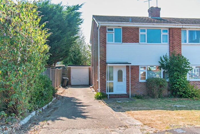 3 Bedroom Semi Detached House For Sale In Fowler Close, Earley, Reading, RG6