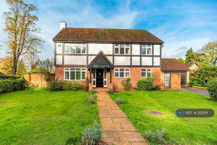 5 Bedroom Detached House To Rent In Cedar Close, Esher, KT10