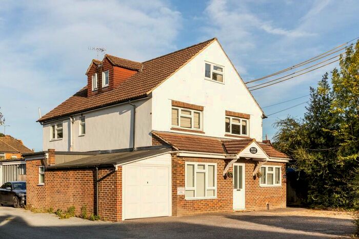 1 Bedroom Apartment To Rent In Brookhill Road, Copthorne, RH10