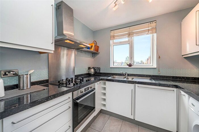 1 Bedroom Flat To Rent In Grove Road, Barnes, SW13