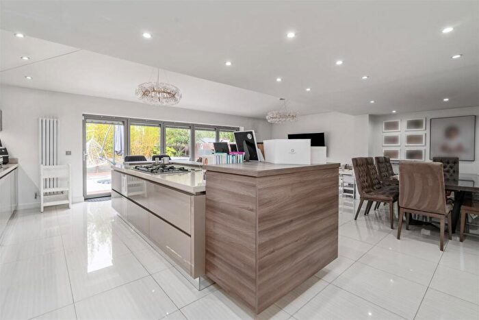 5 Bedroom Detached House For Sale In Radlow Crescent, Birmingham, B37