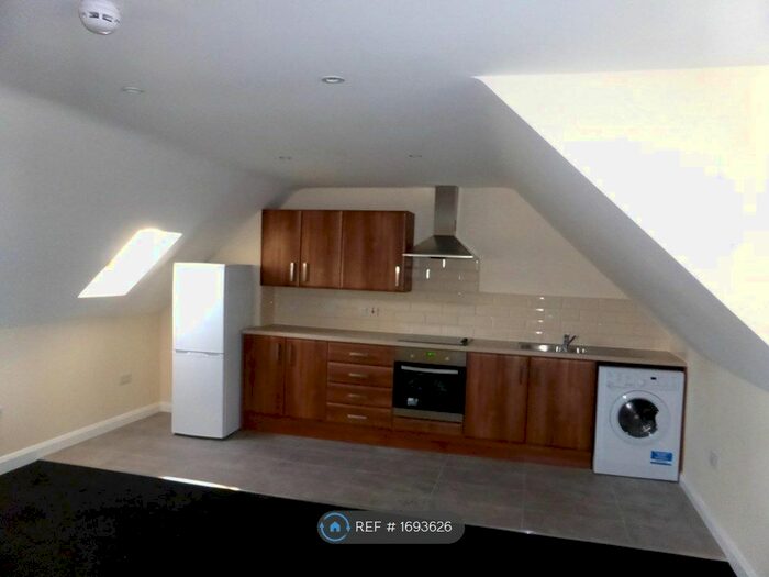 1 Bedroom Flat To Rent In Ecclesfield Road, Sheffield, S35