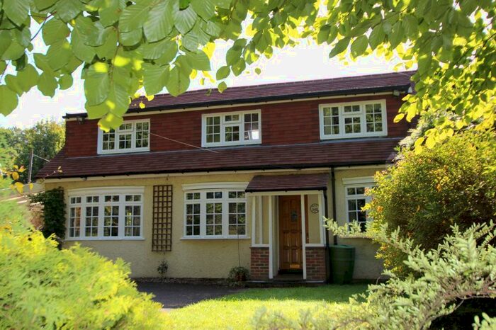 4 Bedroom Semi-Detached House To Rent In Harple Lane, Detling, ME14