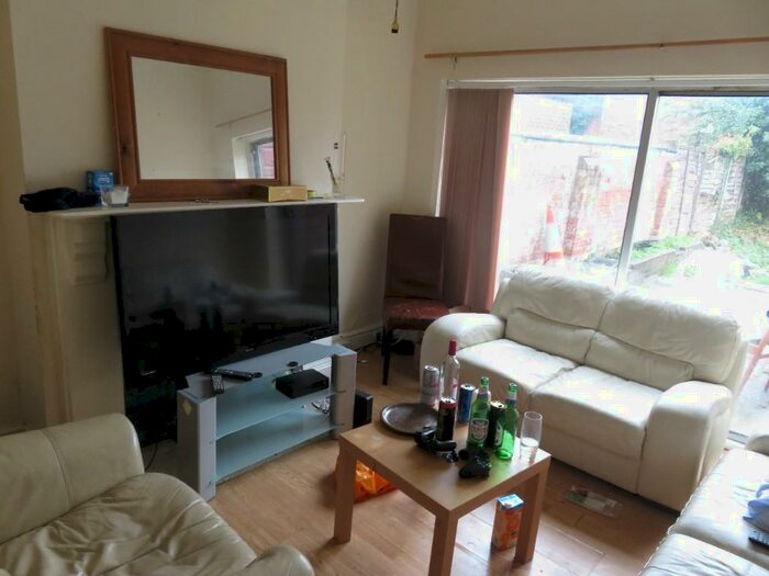 7 Bedroom Semi-Detached House To Rent In Harlaxton Drive, Nottingham, Nottinghamshire, NG7