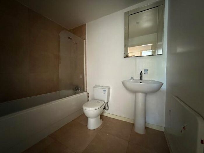 2 Bedroom Flat For Sale In Peregrine Way, Bradford, BD6