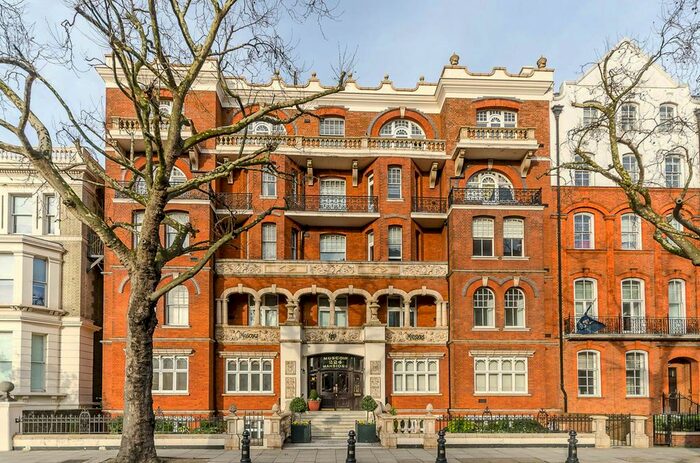 2 Bedroom Flat To Rent In Cromwell Road, Earls Court, London, SW5