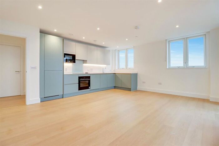 2 Bedroom Flat To Rent In Herne Hill Road, London, SE24