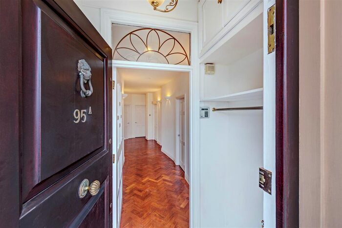 3 Bedroom Flat To Rent In Parkhill Road, London, NW3