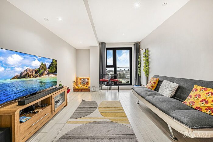 2 Bedroom Flat For Sale In Victoria Avenue, Southend-On-Sea, SS2