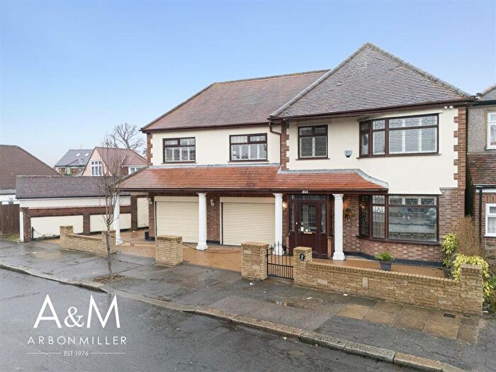 4 Bedroom Detached House For Sale In Chadacre Avenue, Clayhall, IG5