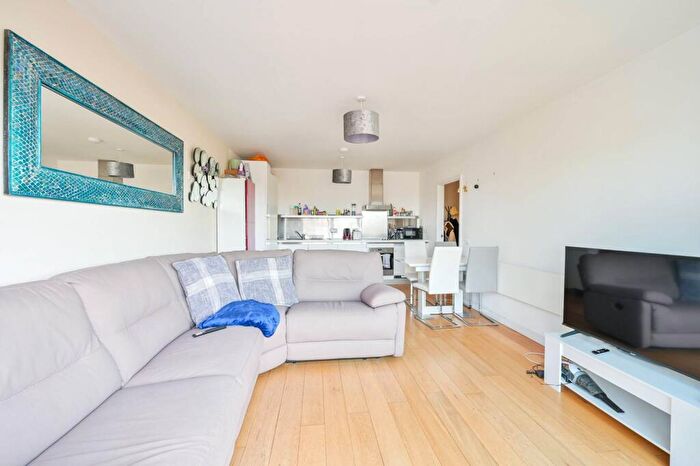 2 Bedroom Flat For Sale In Steedman Street, Elephant And Castle, London, SE17