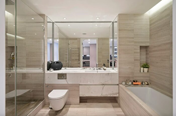 1 Bedroom Flat For Sale In Buckingham Palace Road, Victoria, London, SW1W