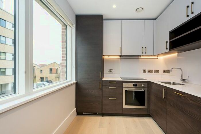 Studio To Rent In London Road, Hounslow, TW3