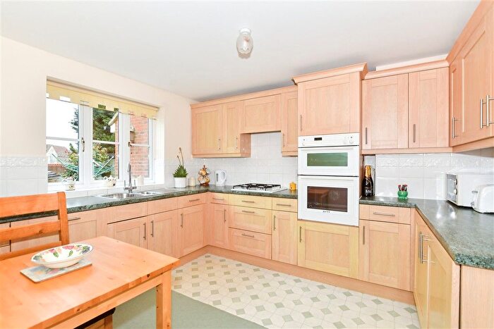 4 Bedroom Detached House For Sale In Denning Close, Maidstone, Kent, ME16