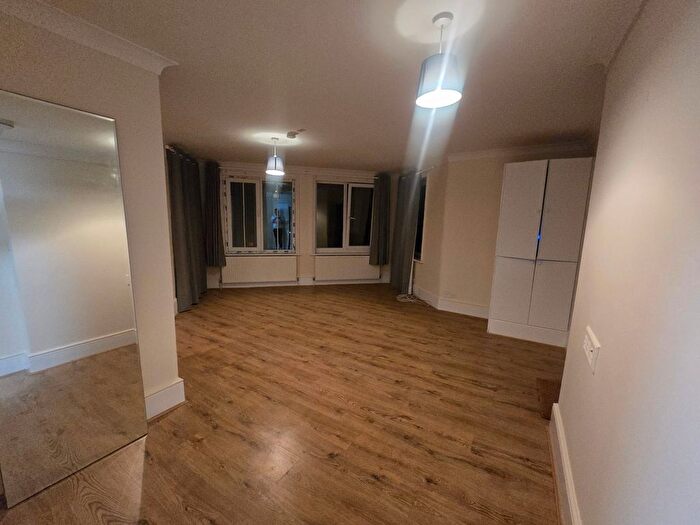 1 Bedroom Flat To Rent In Park Hill, Carshalton, SM5