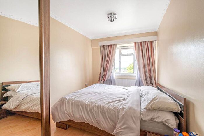 2 Bedroom Flat For Sale In Harben Road, Swiss Cottage, London, NW6