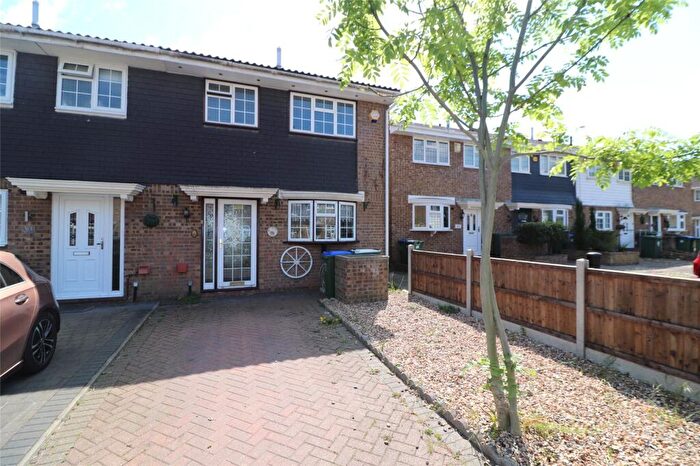3 Bedroom Terraced House For Sale In Myrtle Close, Erith, DA8