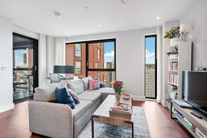 1 Bedroom Flat For Sale In Avalon Point, Silvocea Way, London, E14