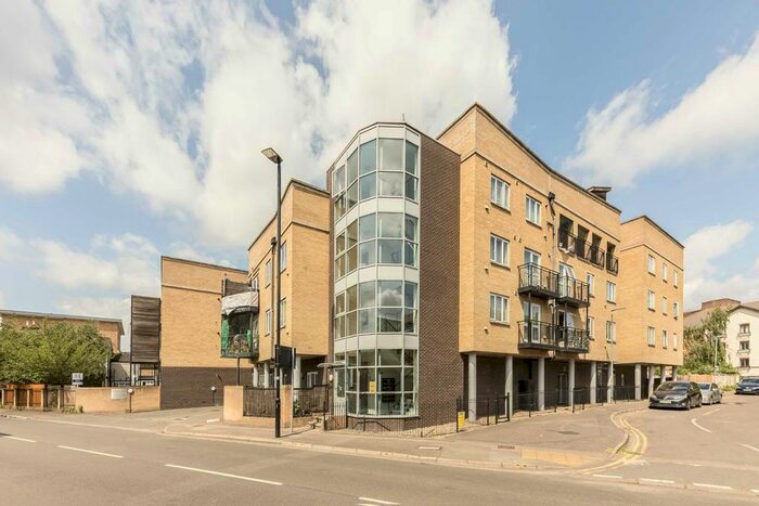 1 Bedroom Flat To Rent In Hanworth Road, Hounslow, TW3