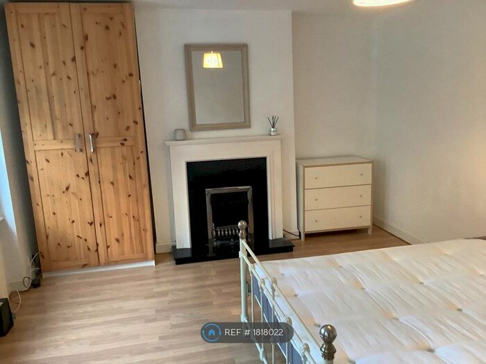 2 Bedroom Flat To Rent In Coverton Road, London, SW17