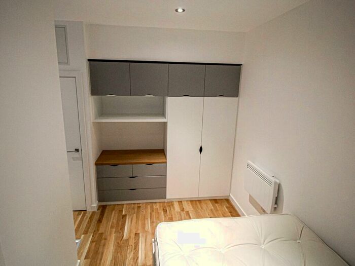 Apartment To Rent In Apt, Q One Residence #, LS2