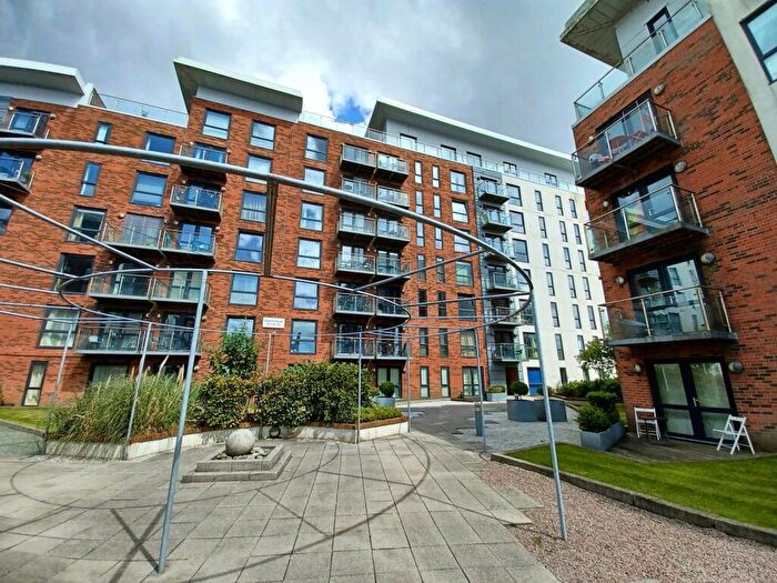 1 Bedroom Flat To Rent In Longfield Centre, Prestwich, Manchester, M25