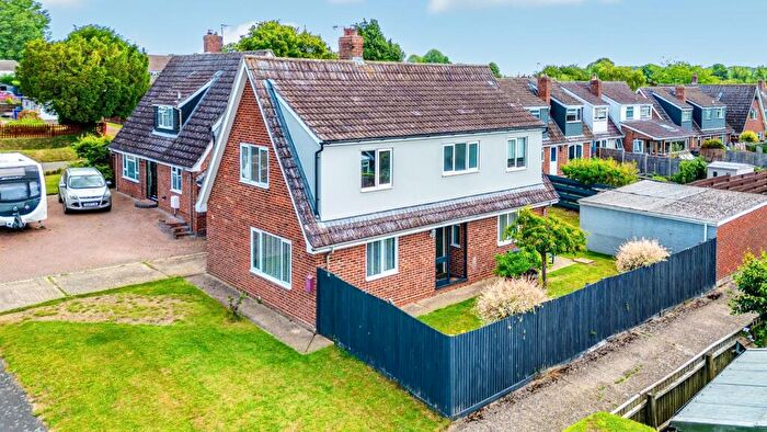 4 Bedroom Link Detached House For Sale In Galley Road, Hundon, CO10