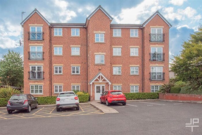 2 Bedroom Flat To Rent In Clayborne Court, Atherton, Manchester, M46