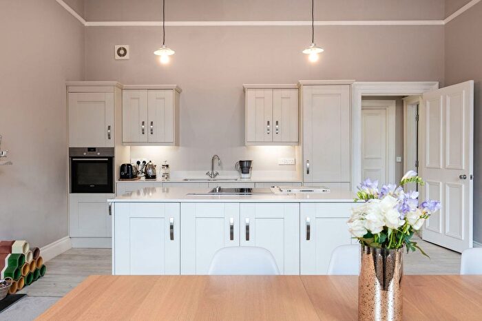 2 Bedroom Flat For Sale In High West Street, Dorchester, DT1